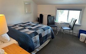 Tofino Paddlers Inn